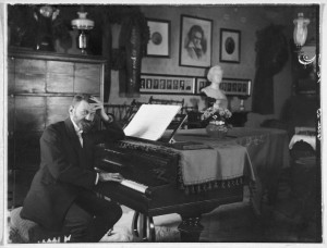 Richard Stöhr at the Piano