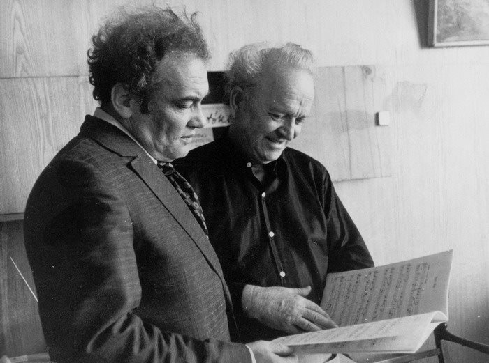 Aleksi Machavariani (right) with Mikhail Vaiman, who gave the premiere of the D minor Violin Concerto in 1949